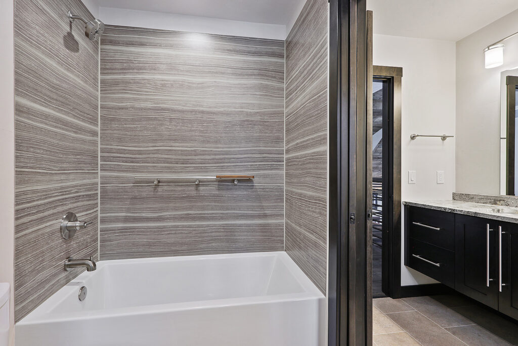 rustic-modern-bathroom-design-where-elegance-meets-comfort