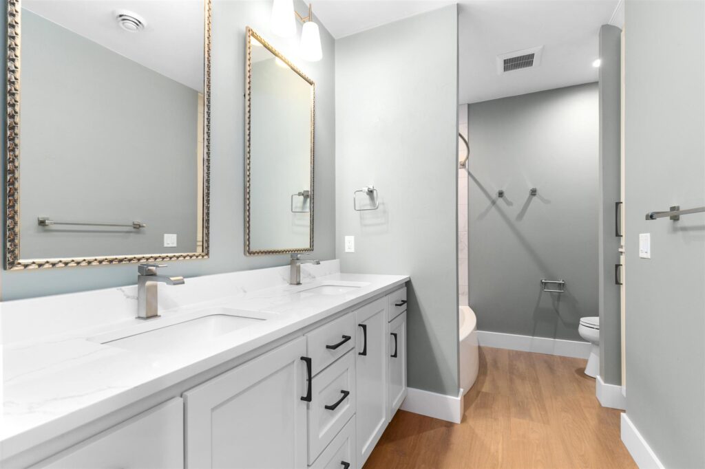 captivating-bathroom-design-with-modern-elegance